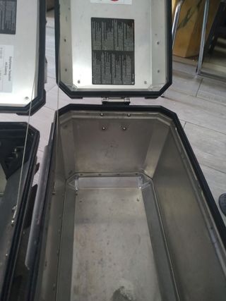 BMW originales maletas aluminio de segunda mano por 450 EUR en Sant Adrià  de Besòs en WALLAPOP