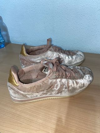 Zapatillas Nike cortez terciopelo de segunda mano por 30 EUR en Mislata en  WALLAPOP