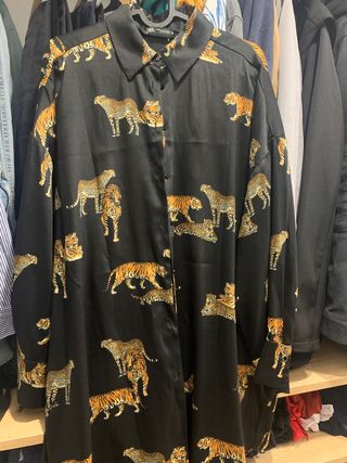 Camisa Mujer Zara Tigres de segunda mano por 8 EUR en Sevilla en WALLAPOP