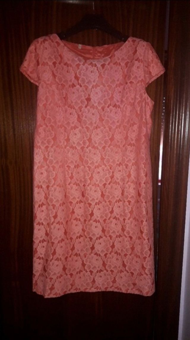 Vestido de encaje con torera.