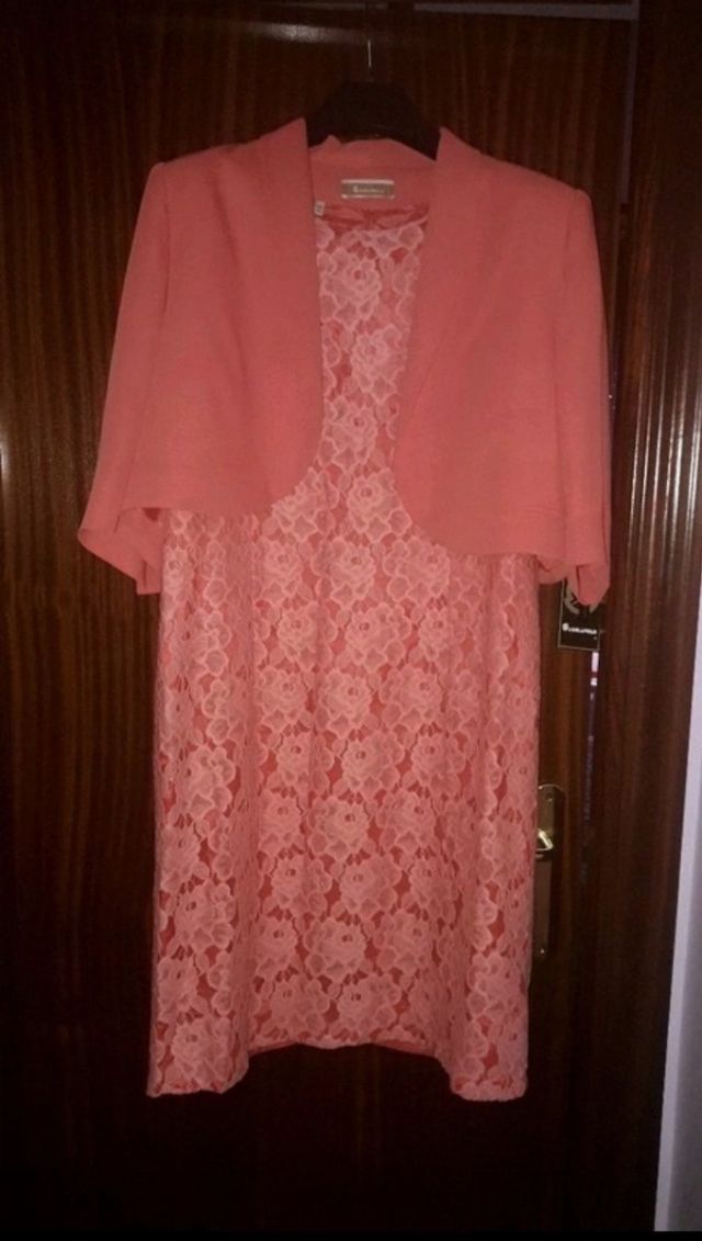 Vestido de encaje con torera.