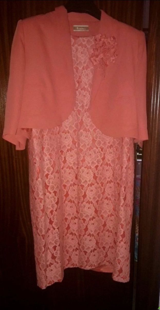 Vestido de encaje con torera.