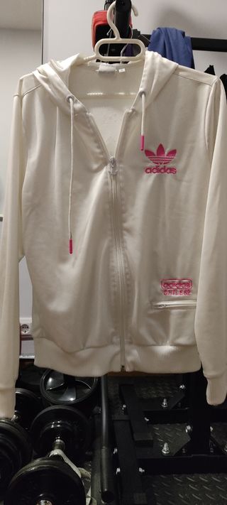 Sudadera Adidas flores de segunda mano en WALLAPOP
