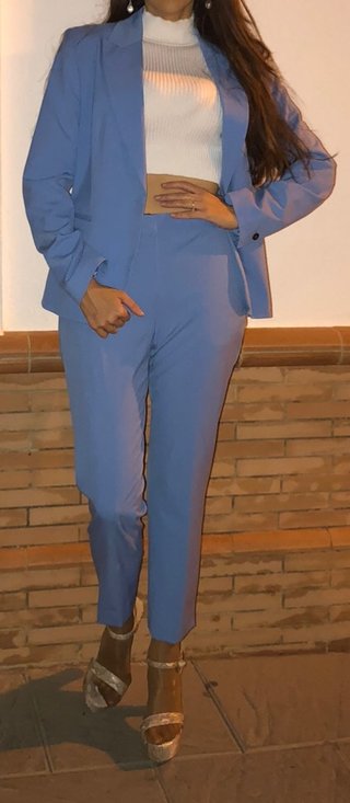 Traje de chaqueta azul Zara (con la etiqueta) de segunda mano por 78 EUR en  Almonte en WALLAPOP