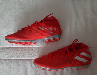 Botas futbol rojas T40 Adidas Césped Artificial de segunda mano por 35 EUR  en Madrid en WALLAPOP