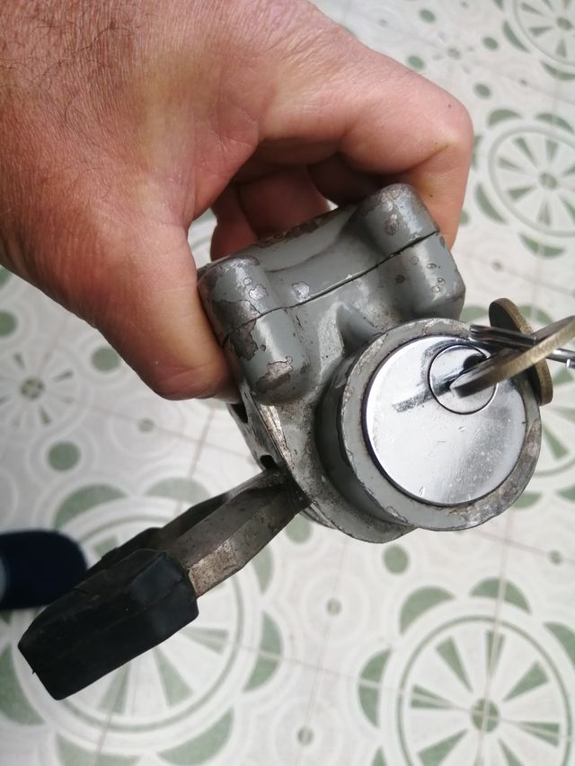 cepo antirrobo coche clásico