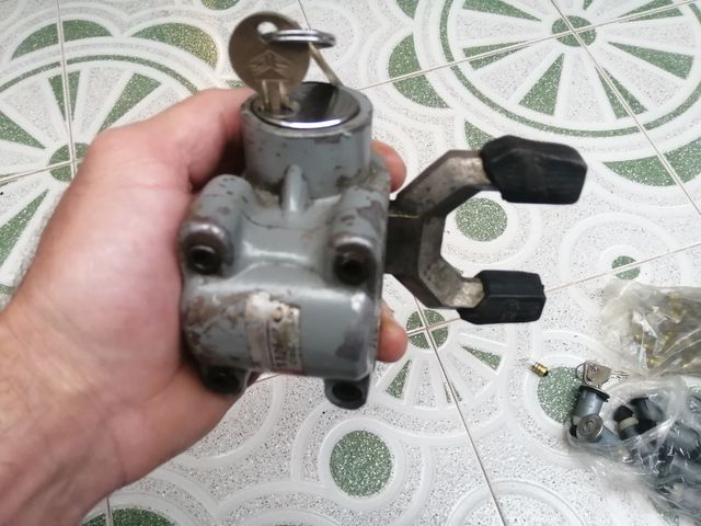 cepo antirrobo coche clásico