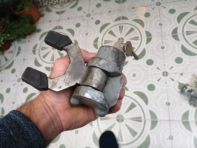 cepo antirrobo coche clásico