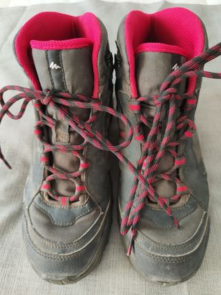 Botas montaña n° 37 de segunda mano por 8 EUR en Rubí en WALLAPOP