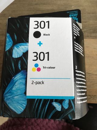 Cartuchos Tinta hp 301 negro y color de segunda mano por 19 EUR en  Zumarraga en WALLAPOP