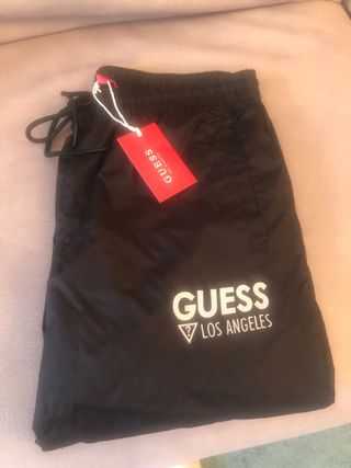Pantalón chandal corto color gris de Guess para niño