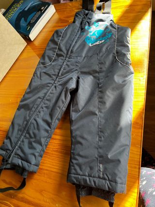 Pantalon esqui bebé de segunda mano por 10 EUR en Los Molinos en WALLAPOP