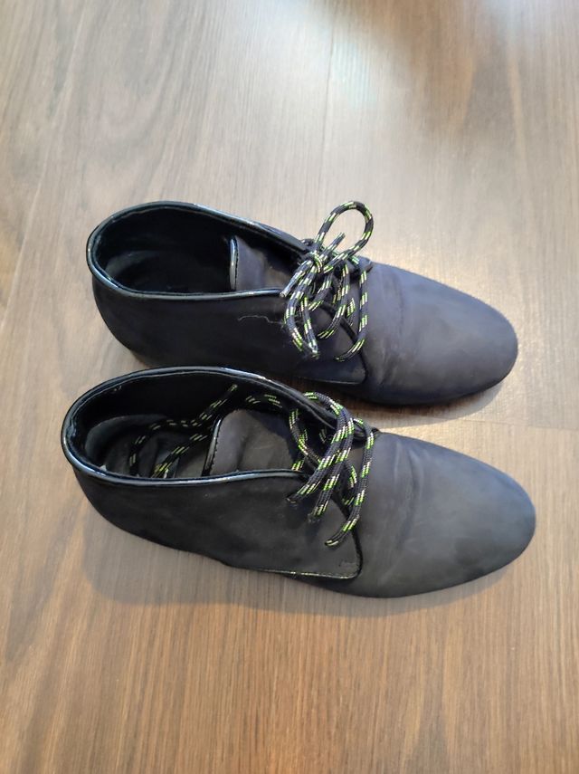 Botín de piel de la marca Bata