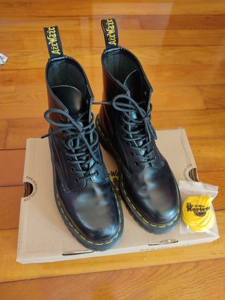 Dr Martens de segunda mano por 160 EUR en Santander en WALLAPOP