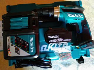 NUEVO Atornillador Makita DFS251y1j pladur de segunda mano por 230 EUR en  Valladolid en WALLAPOP