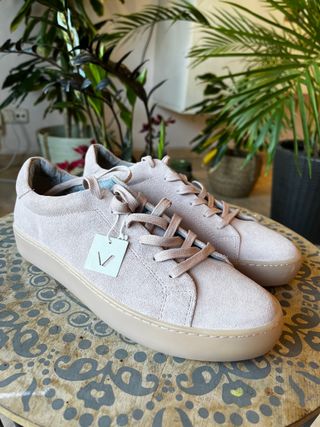 Bambas marca Vagabond de piel color rosa palo. 40 de segunda mano por 35  EUR en Barcelona en WALLAPOP