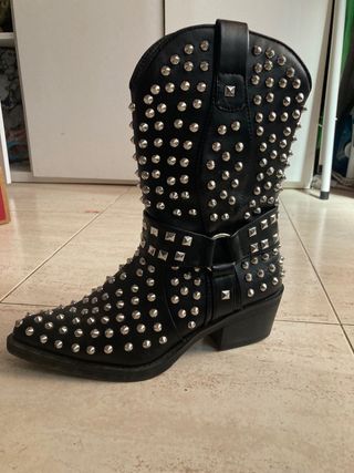 Botas camperas con tachuelas de segunda mano por 25 EUR en Lleida en  WALLAPOP