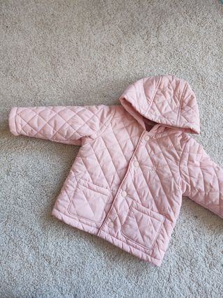 Abrigo bebé Benetton de segunda mano por 10 EUR en Barcelona en WALLAPOP