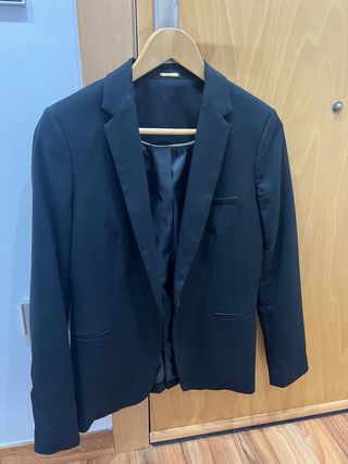 Americana mujer negra Zara Talla M de segunda mano por 19 EUR en Carlet en  WALLAPOP