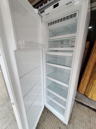 congelador vertical nuevo