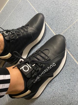 Zapatos deportivos Dora Latina número 40. de segunda mano por 59 EUR en  Cáceres en WALLAPOP