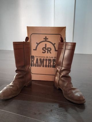 Botas camperas piel valverde de camino de segunda mano por 19,99 EUR en  Villena en WALLAPOP