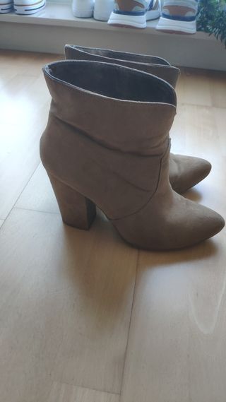Botines camperos color Camel mujer Stradivarius ta de segunda mano por 6  EUR en Narón en WALLAPOP