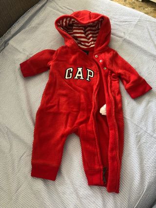 Buzo bebé 0-3 meses de segunda mano por 10 EUR en Barcelona en WALLAPOP