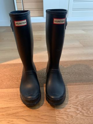 Botas altas Hunter azul marino de segunda mano por 40 EUR en Madrid en  WALLAPOP
