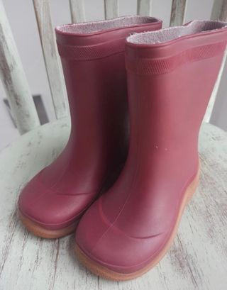 Botas agua granates. Talla 26. de segunda mano por 5 EUR en Reus en WALLAPOP