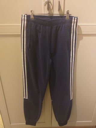 Chandal Adidas clásico de segunda mano en WALLAPOP