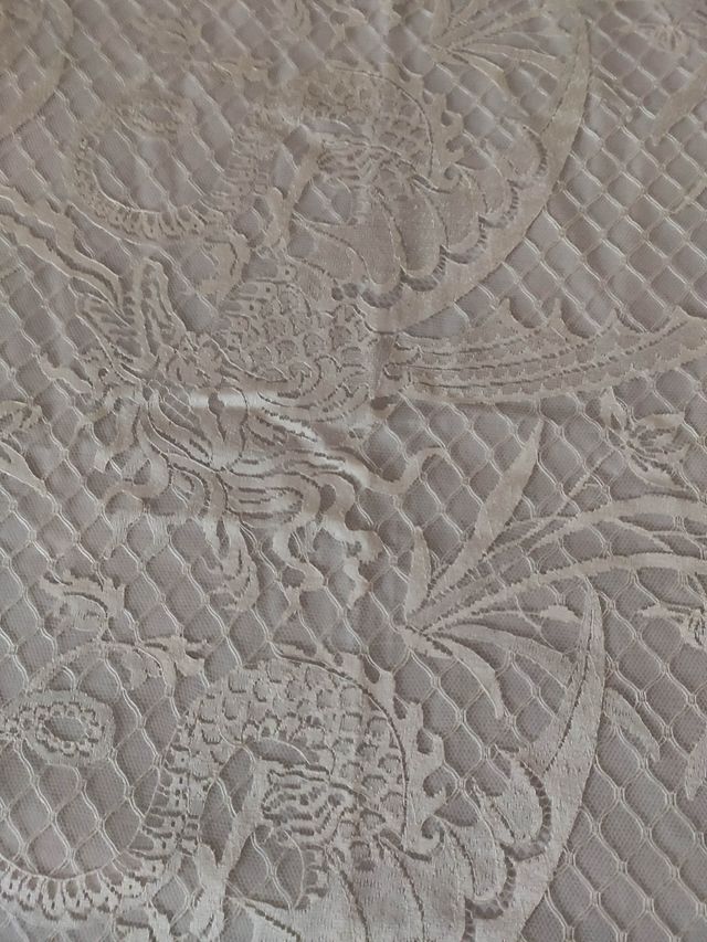 Colcha beige de matrimonio de 135cm.