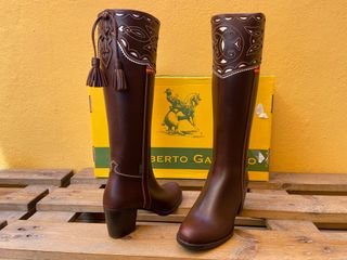 Botos camperos de segunda mano por 120 EUR en Málaga en WALLAPOP