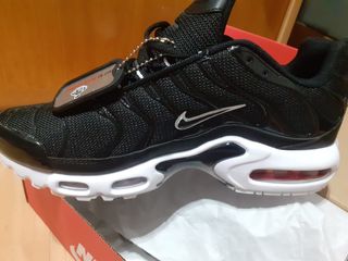 Nike air max plus TN negras de segunda mano por 100 EUR en Madrid en  WALLAPOP