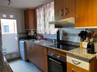 Muebles de cocina, vitrocerámica y horno de segunda mano por 300 EUR en  Valencia en WALLAPOP