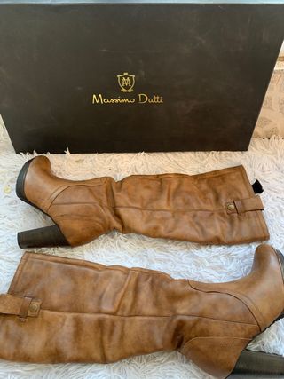 Botas altas massimo dutti de segunda mano por 10 EUR en Madrid en WALLAPOP