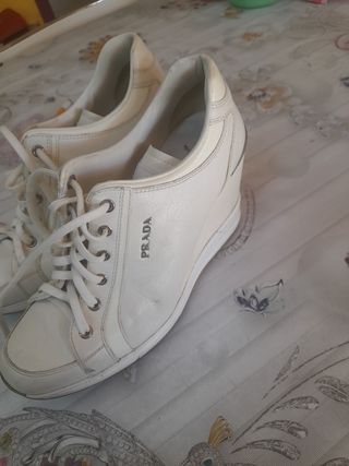 Botines Prada originales de segunda mano por 25 EUR en Caldes de Malavella  en WALLAPOP