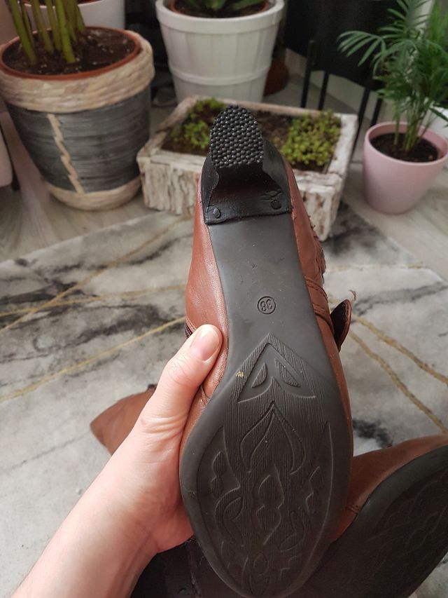 Roger Milton. Botas tacón 38 caño alto marron