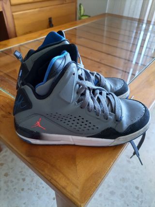 Zapatillas Jordan 38 de segunda mano por 21,95 EUR en Tarifa en WALLAPOP