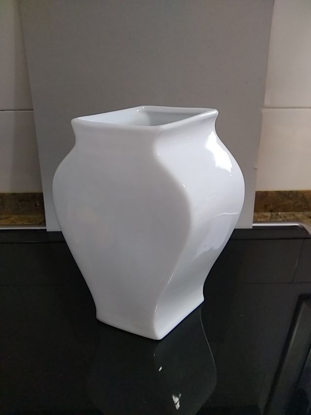 Jarrón blanco moderno