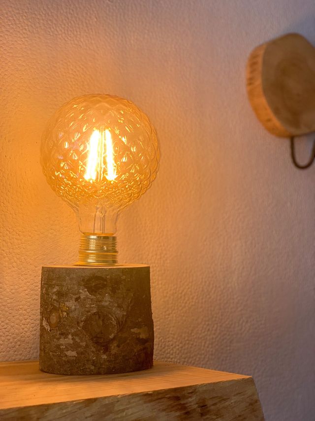 Lámpara madera bombilla led