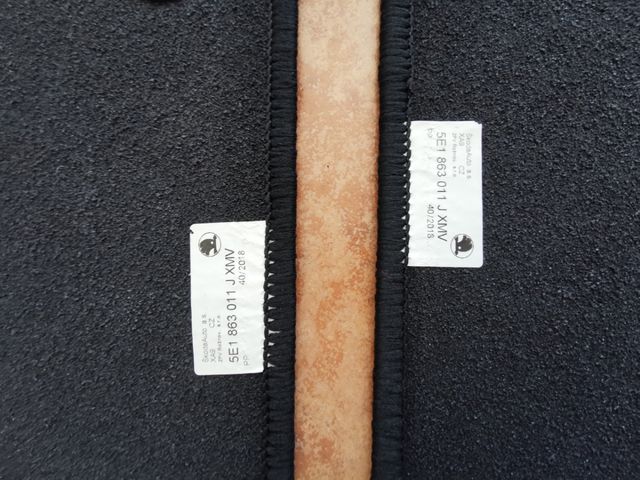 JUEGO DE ALFONBRILLAS SKODA.