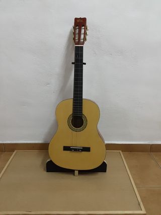 Guitarra española + pie de guitarra homemade de segunda mano por 40 EUR en  La Aparecida de Murcia en WALLAPOP