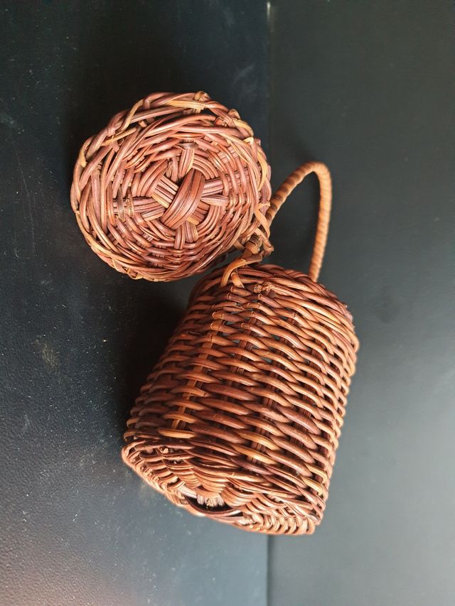 Cesta infantil de mimbre con tapa