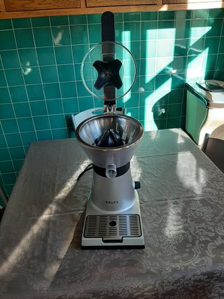 Exprimidor zumo marca Krups de segunda mano por 50 EUR en Madrid en WALLAPOP