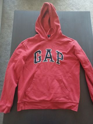 Sudadera roja Gap de segunda mano por 8 EUR en Madrid en WALLAPOP