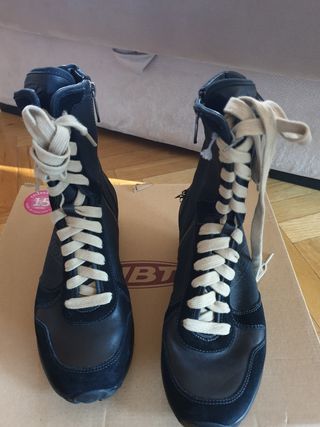 MBT BOTAS MUJER NEGRAS de segunda mano por 65 EUR en Madrid en WALLAPOP
