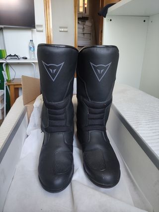 BOTAS DAINESE de segunda mano por 100 EUR en Sevilla en WALLAPOP