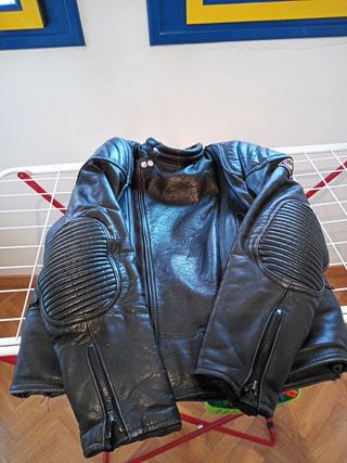 Cazadora cuero moto de segunda mano en Burgos en WALLAPOP
