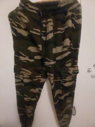 Pantalón de chandal militar de segunda mano por 5 EUR en Náquera en WALLAPOP